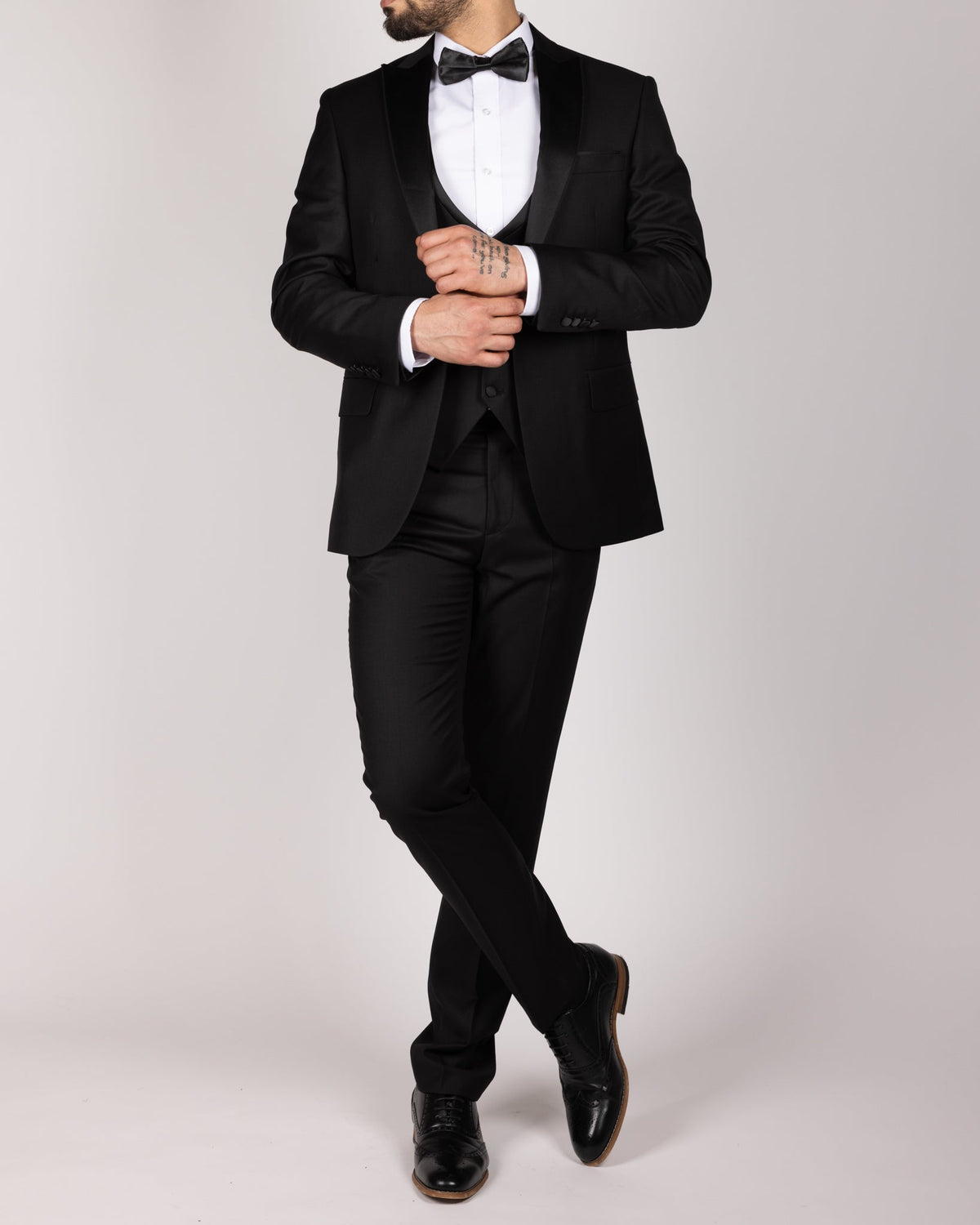 Oscar Black Peak Lapel Tuxedo Suit